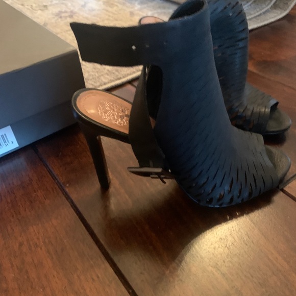 Vince camuto black strap heel - Picture 3 of 4